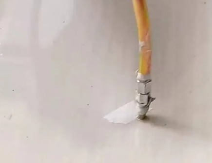 饶河瓷砖空鼓维修公司专业解答在瓷砖铺贴过程中，如果使用的砂料过粗（如全部使用了粗砂），可能会导致以下问题