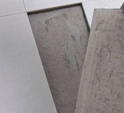饶河瓷砖空鼓维修公司分享瓷砖铺贴时如果打浆（即涂抹在瓷砖背面和基层上的砂浆或瓷砖胶）过少，会带来以下问题